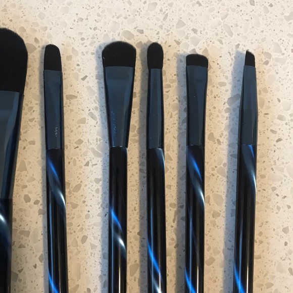 Set of super soft Quo face and eye brushes - Picture 3 of 3